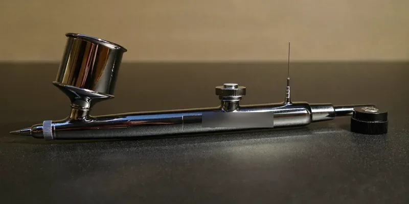 how does an airbrush work